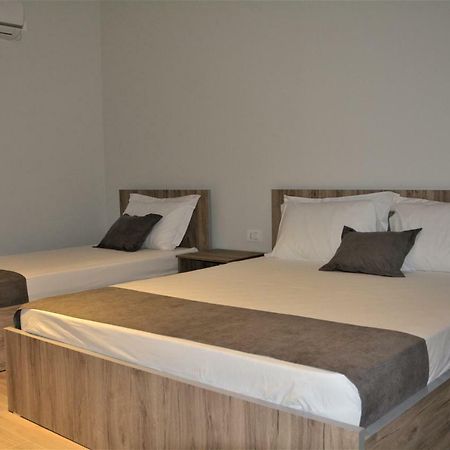 Hotel Vila Nino Berat Buitenkant foto