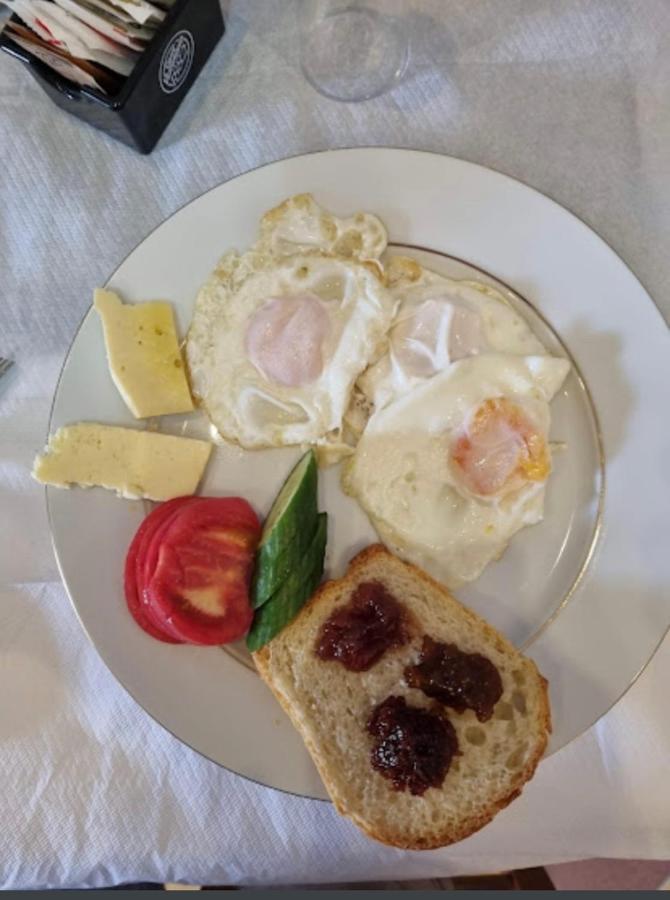 Hotel Vila Nino Berat Buitenkant foto