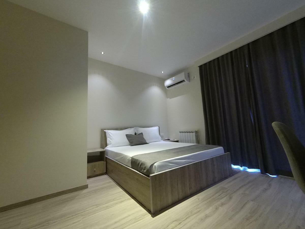 Hotel Vila Nino Berat Buitenkant foto