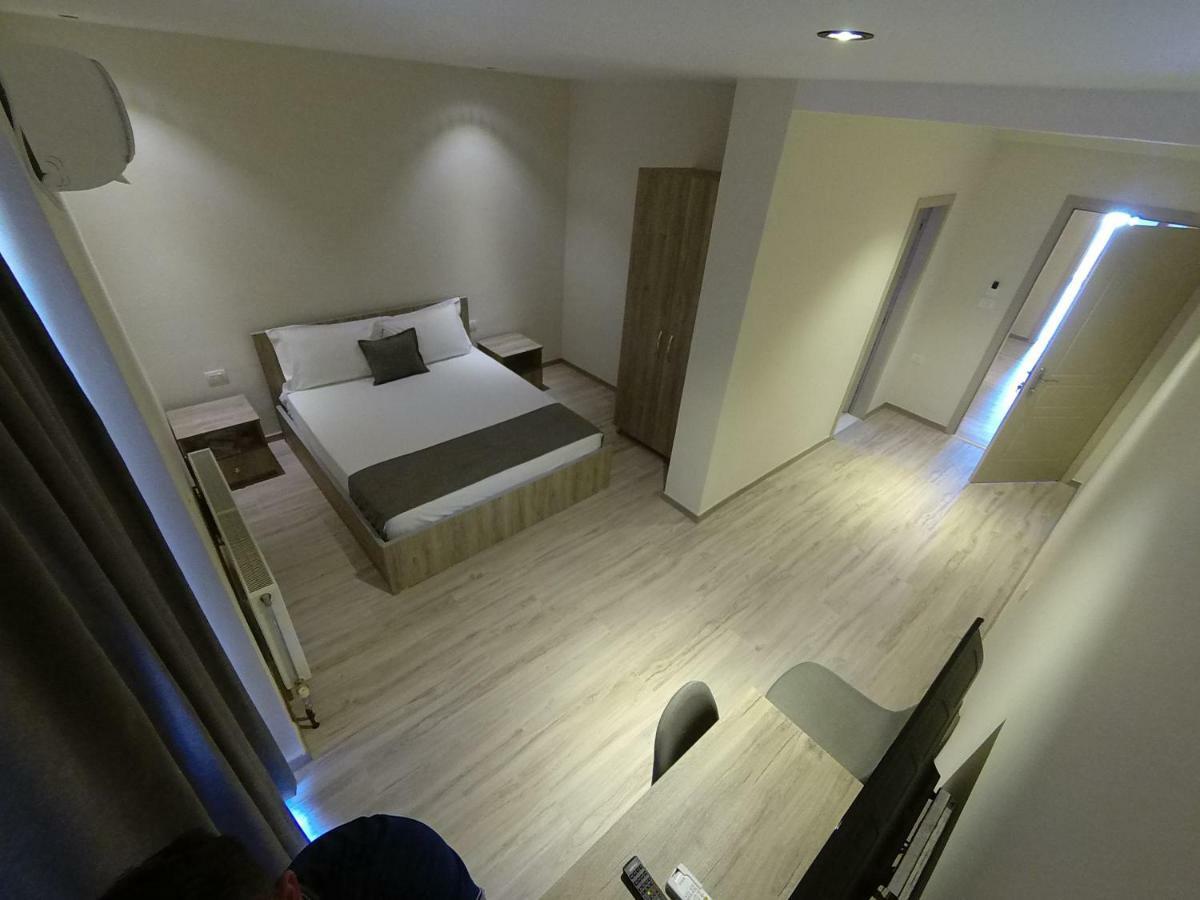 Hotel Vila Nino Berat Buitenkant foto