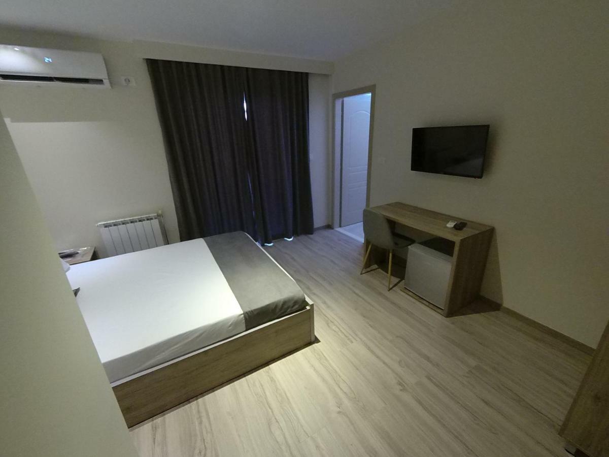 Hotel Vila Nino Berat Buitenkant foto
