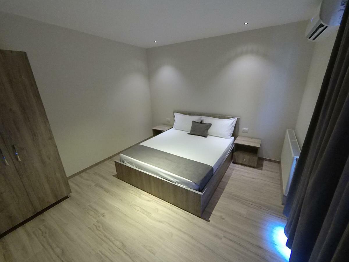 Hotel Vila Nino Berat Buitenkant foto