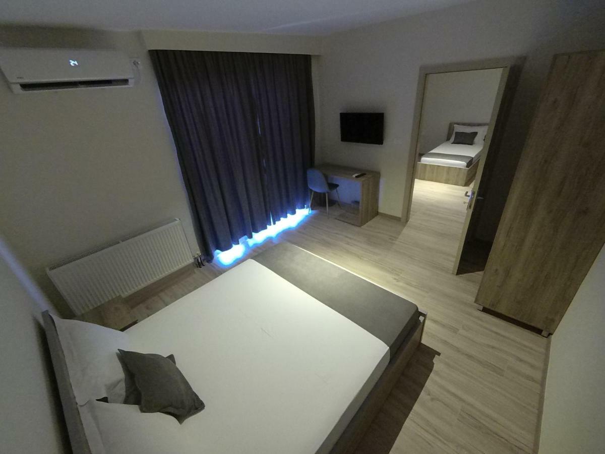 Hotel Vila Nino Berat Buitenkant foto