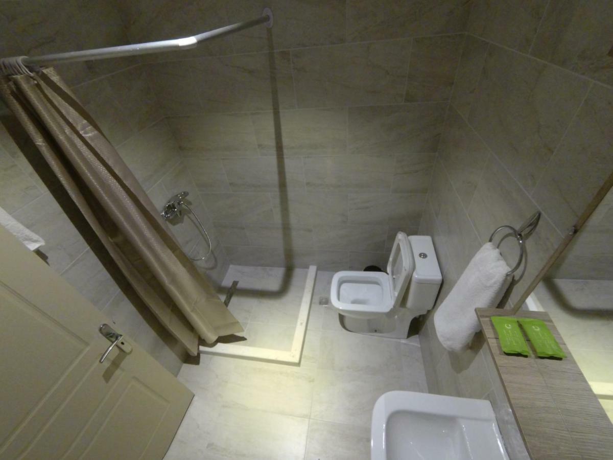 Hotel Vila Nino Berat Buitenkant foto