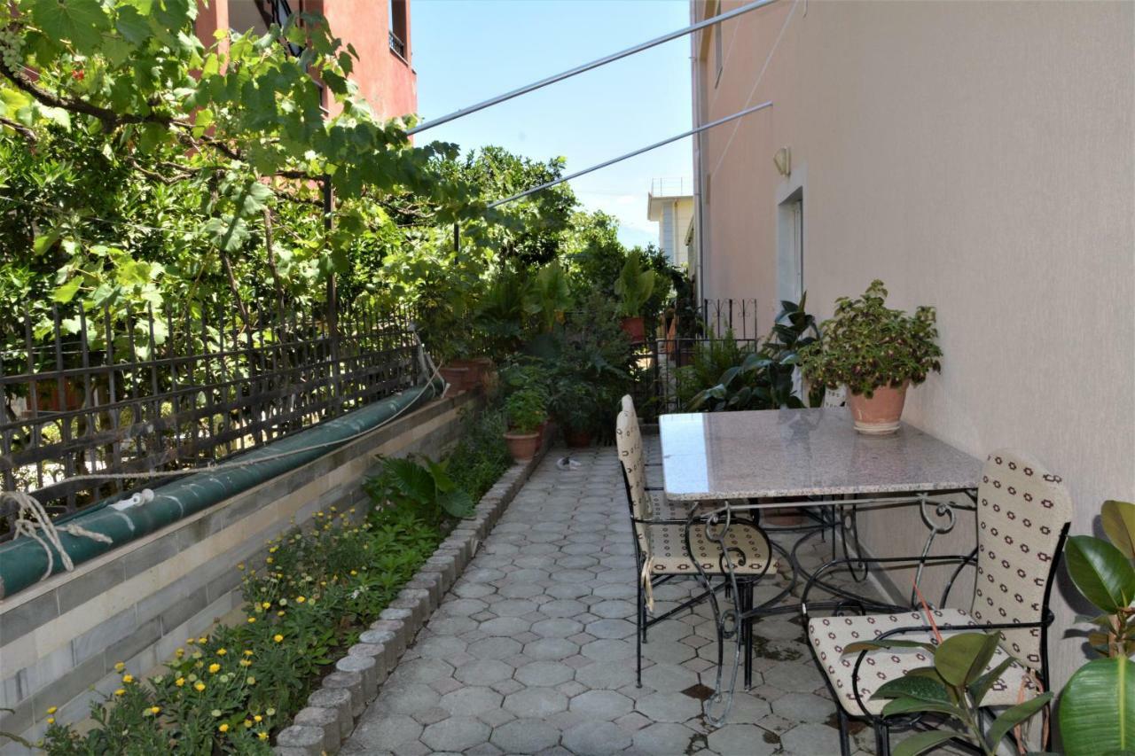 Hotel Vila Nino Berat Buitenkant foto
