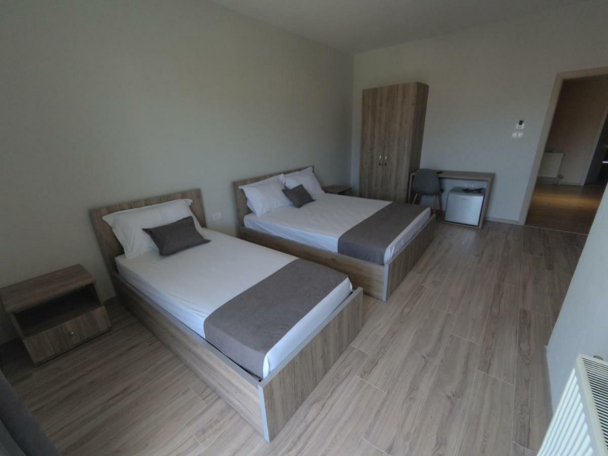 Hotel Vila Nino Berat Buitenkant foto