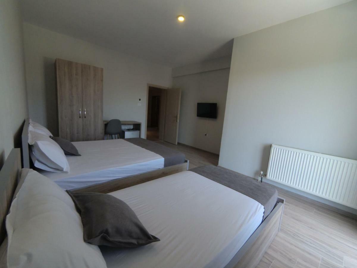 Hotel Vila Nino Berat Buitenkant foto