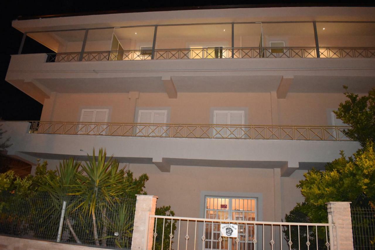 Hotel Vila Nino Berat Buitenkant foto